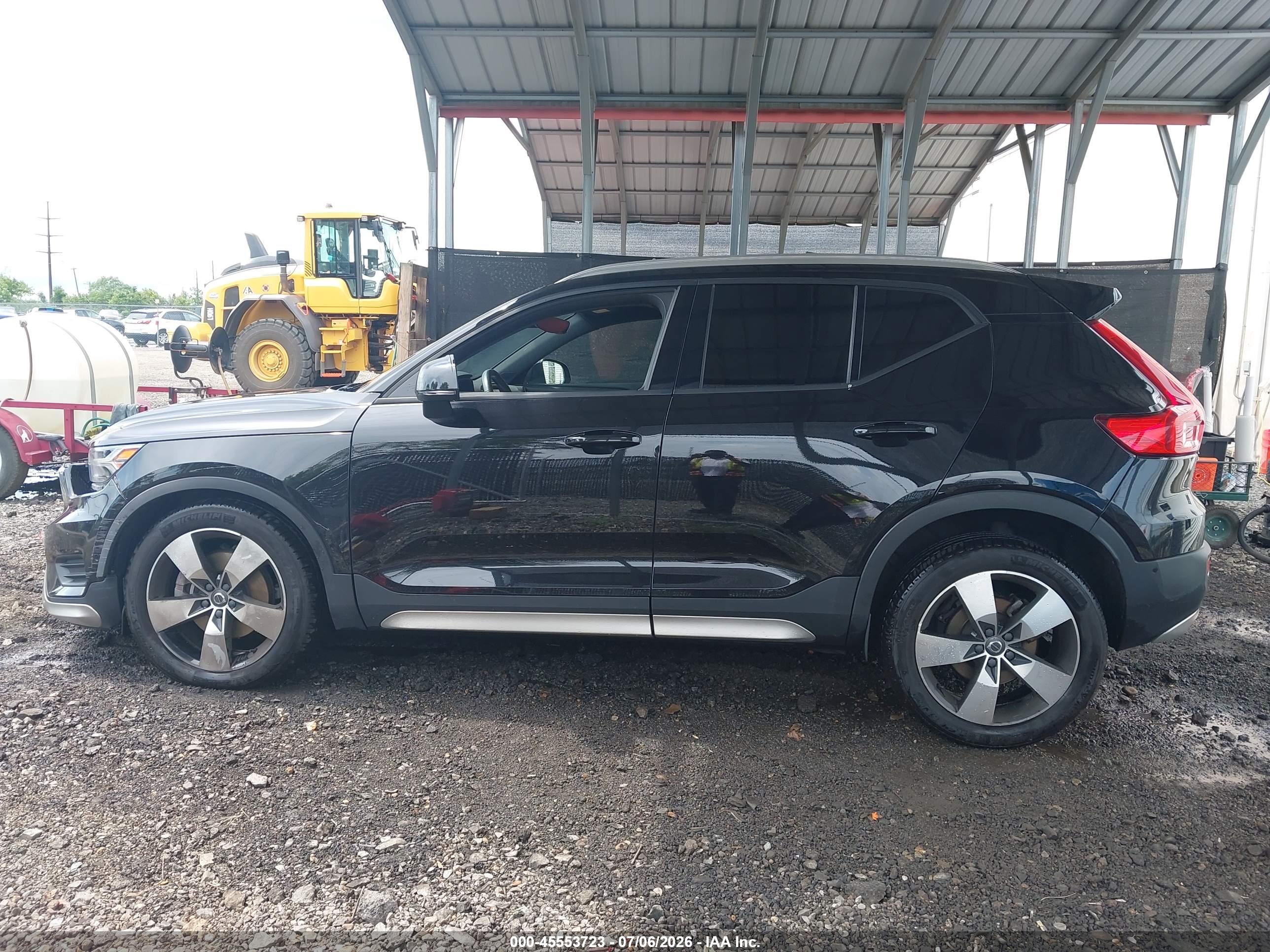 2019 VOLVO XC40 T5 MOMENTUM