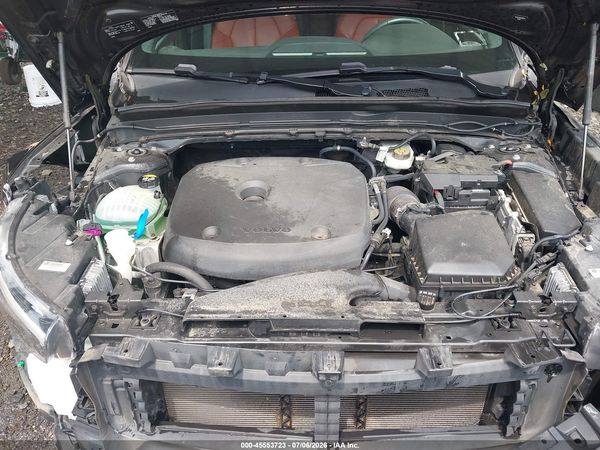 2019 VOLVO XC40 T5 MOMENTUM