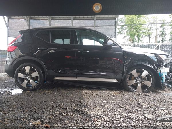 2019 VOLVO XC40 T5 MOMENTUM