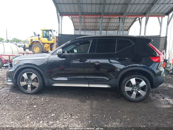 2019 VOLVO XC40 T5 MOMENTUM