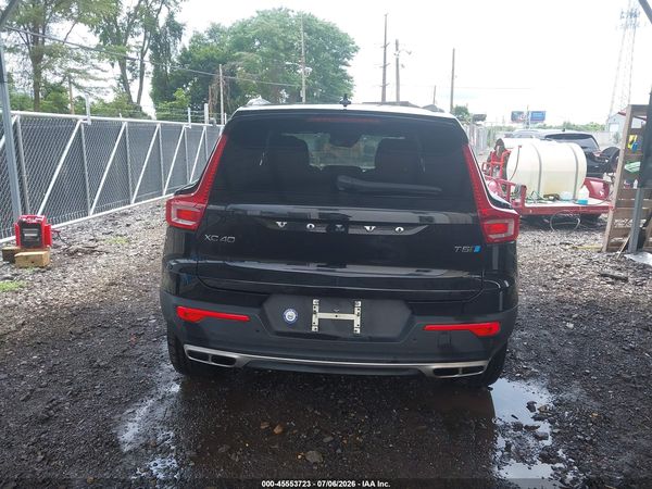 2019 VOLVO XC40 T5 MOMENTUM