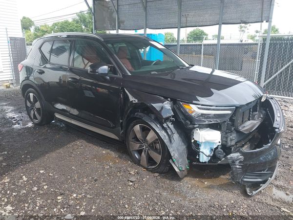2019 VOLVO XC40 T5 MOMENTUM
