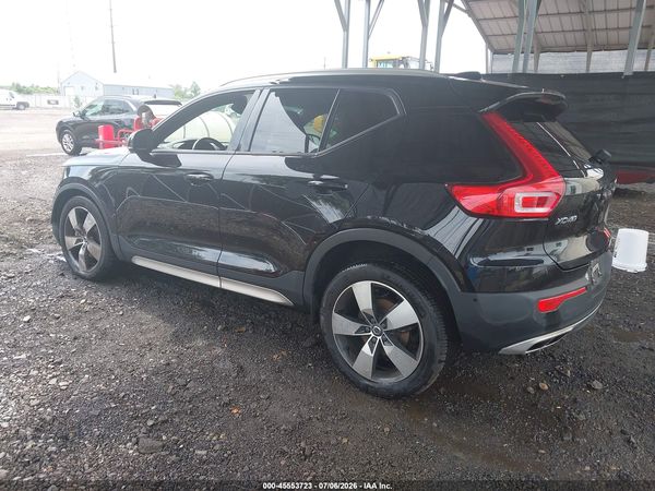 2019 VOLVO XC40 T5 MOMENTUM