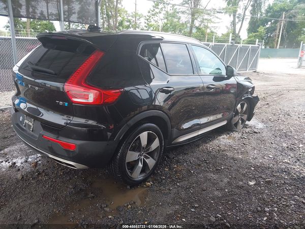 2019 VOLVO XC40 T5 MOMENTUM