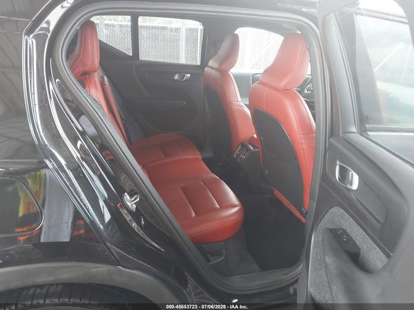 2019 VOLVO XC40 T5 MOMENTUM