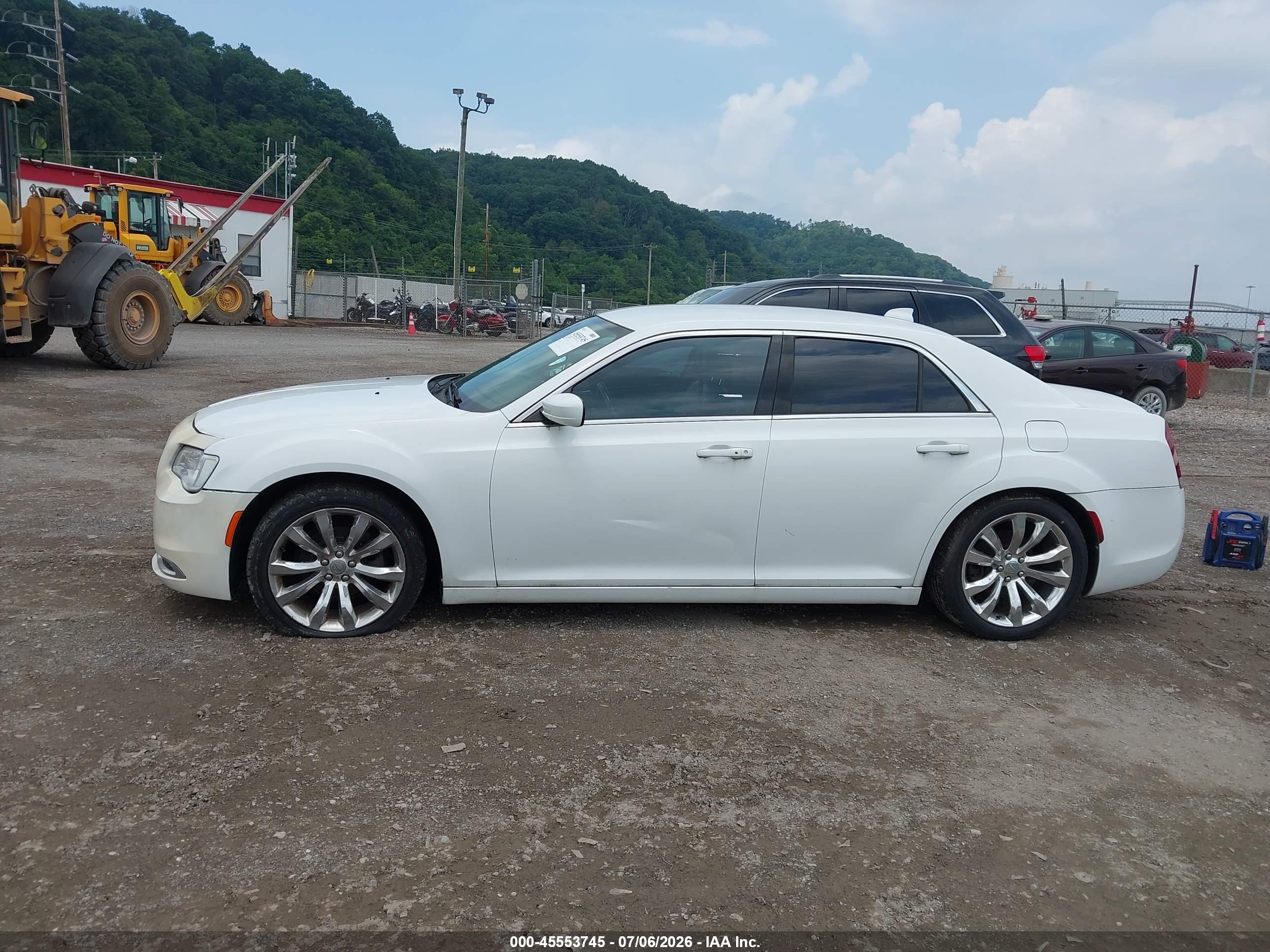 2016 CHRYSLER 300 LIMITED
