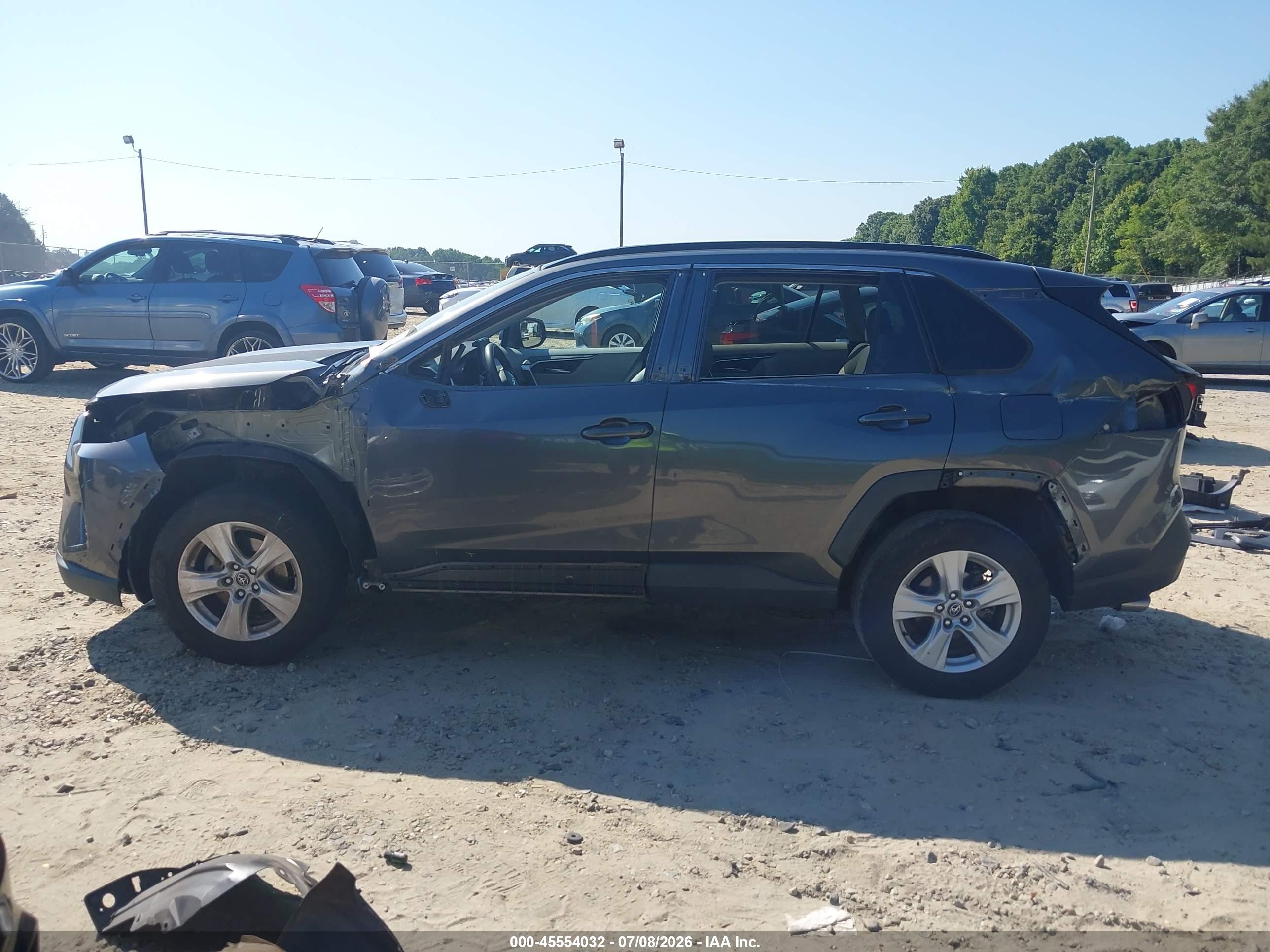 2020 TOYOTA RAV4 XLE