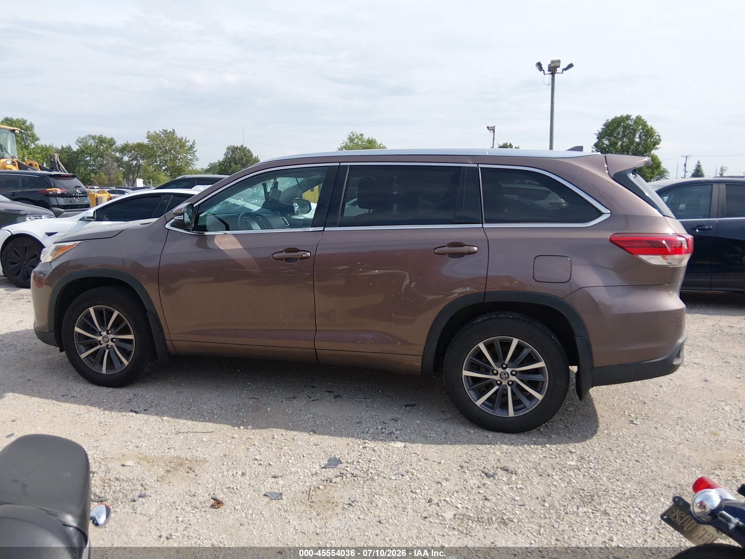 2017 TOYOTA HIGHLANDER XLE