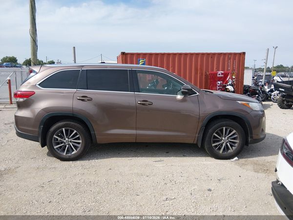 2017 TOYOTA HIGHLANDER XLE
