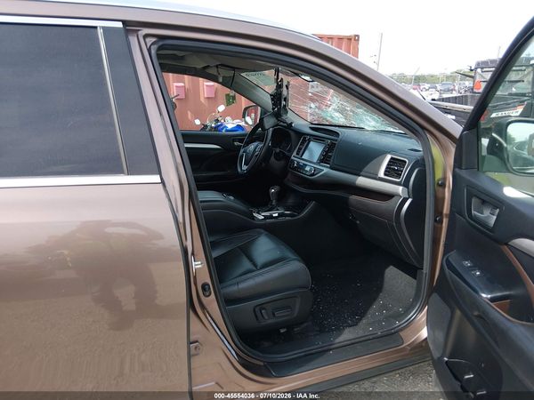 2017 TOYOTA HIGHLANDER XLE