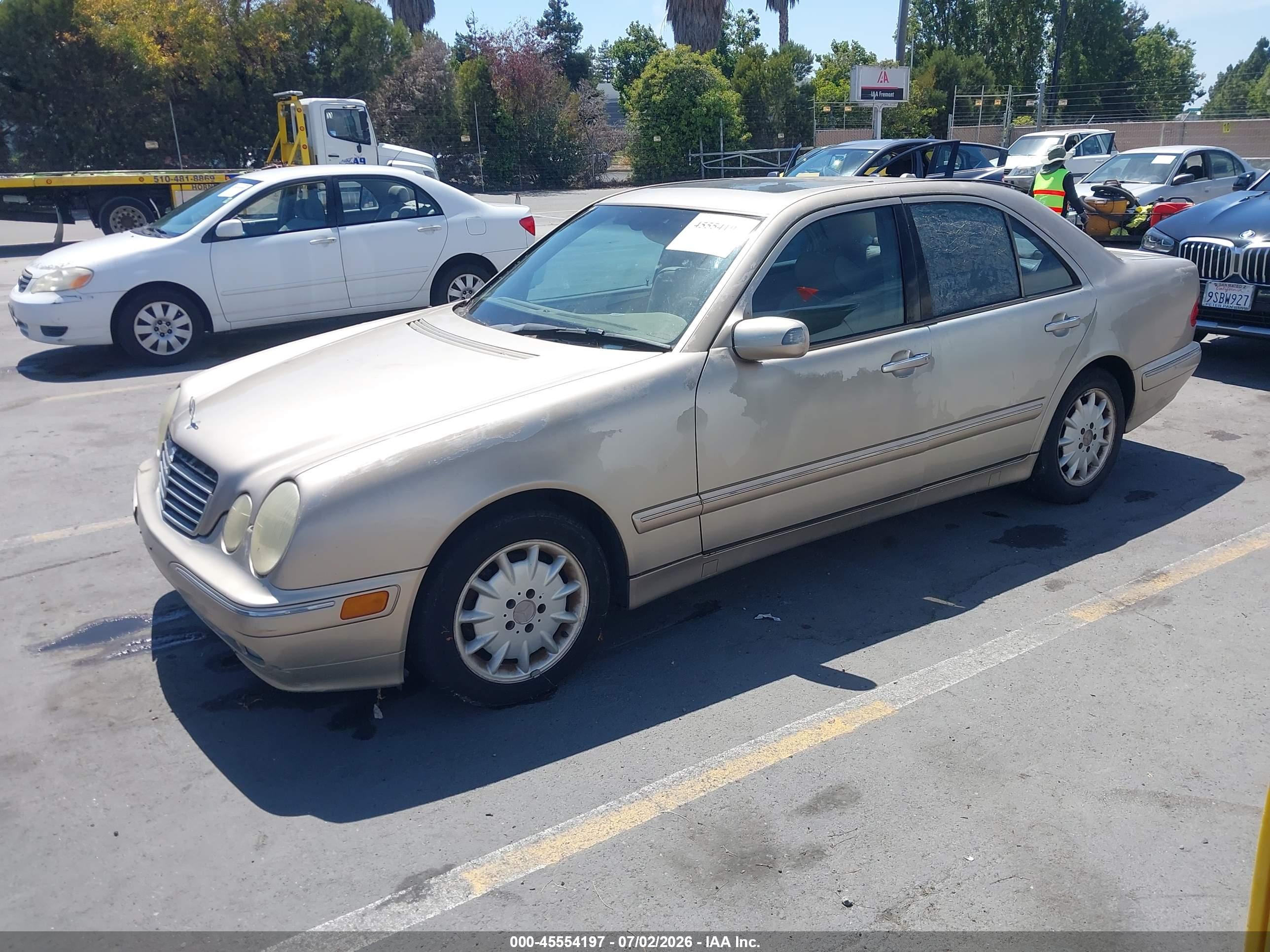 2001 MERCEDES-BENZ E 320