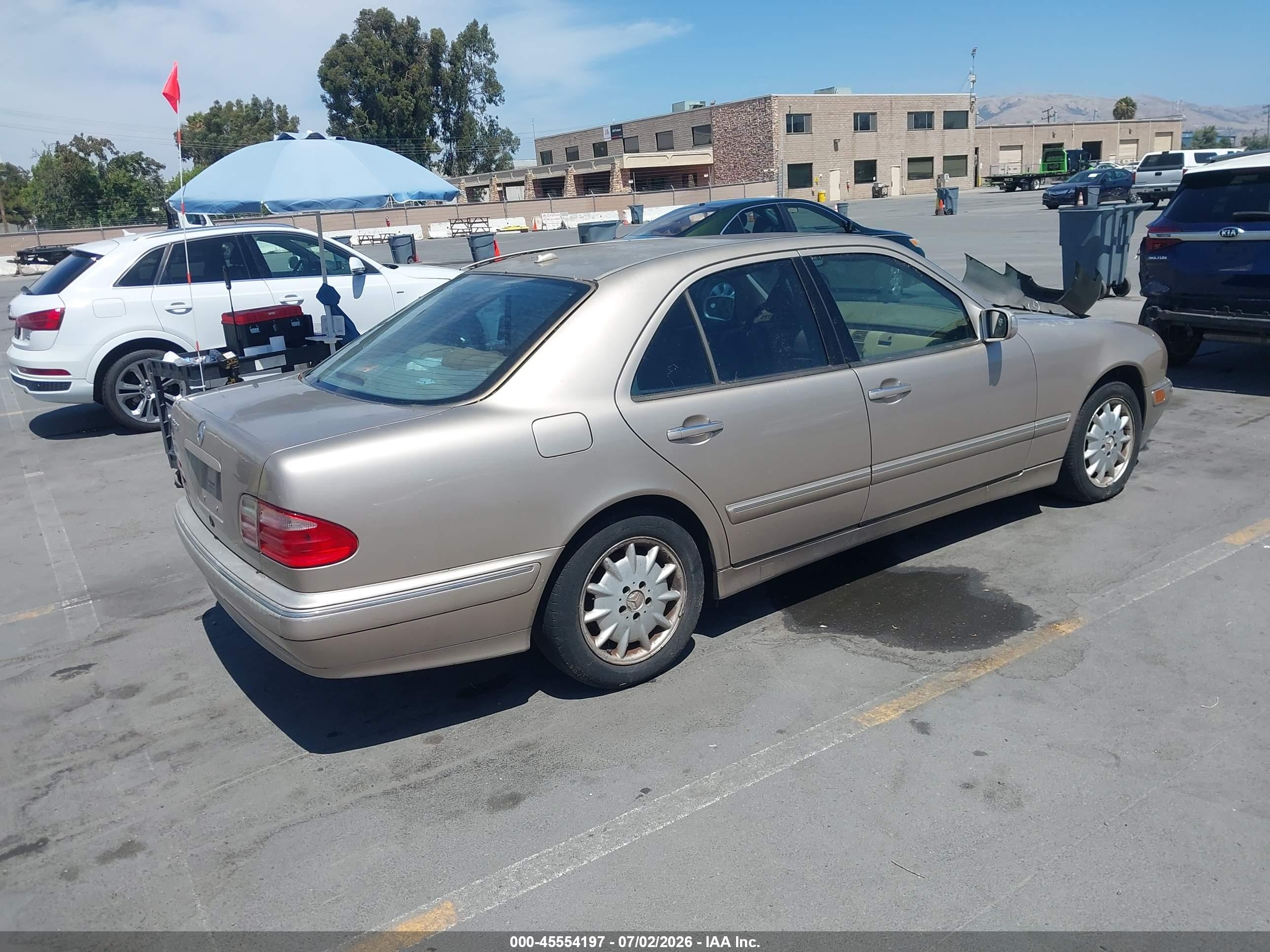 2001 MERCEDES-BENZ E 320