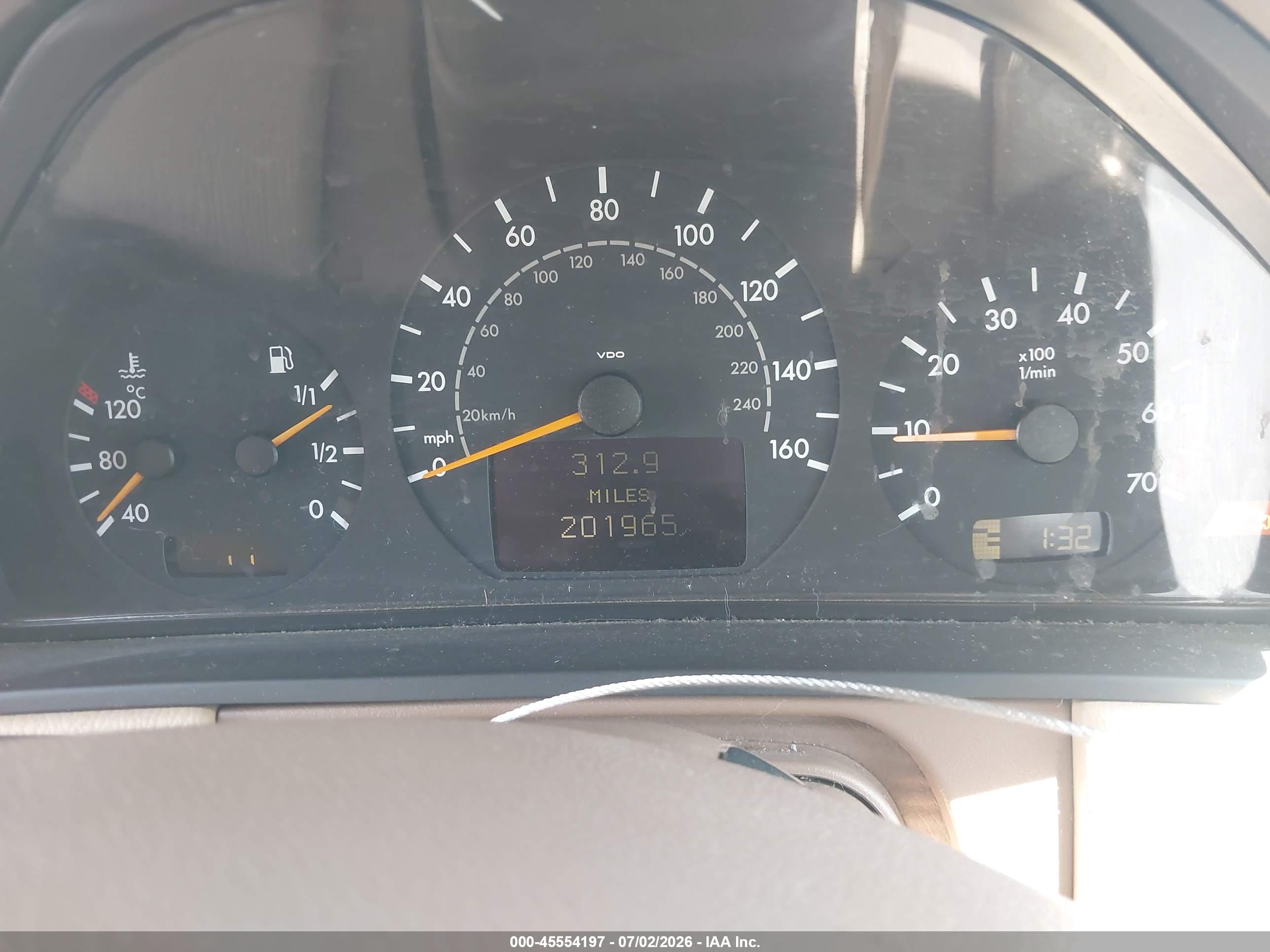 2001 MERCEDES-BENZ E 320