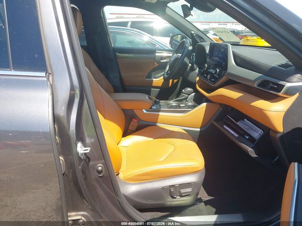 2023 TOYOTA HIGHLANDER PLATINUM