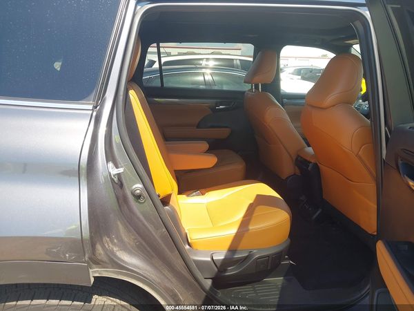 2023 TOYOTA HIGHLANDER PLATINUM