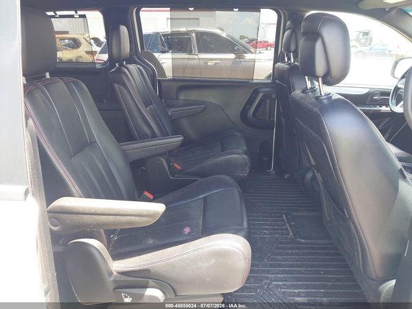 2017 DODGE GRAND CARAVAN GT — I8
