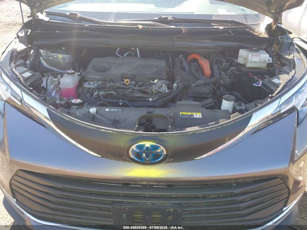 2021 TOYOTA SIENNA XLE
