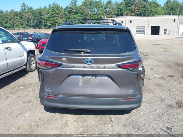 2021 TOYOTA SIENNA XLE