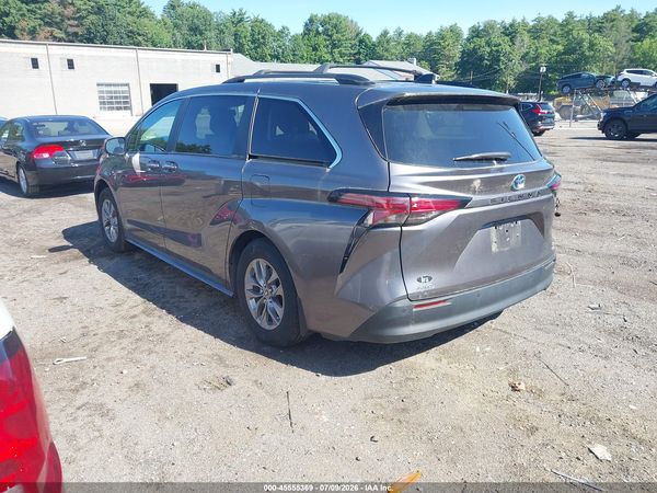2021 TOYOTA SIENNA XLE