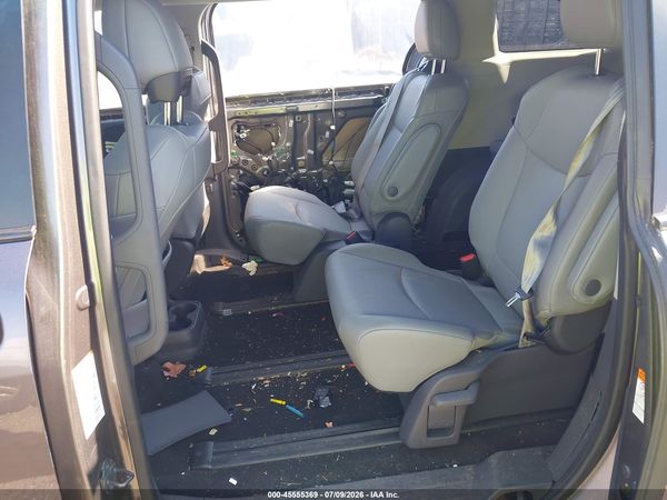 2021 TOYOTA SIENNA XLE