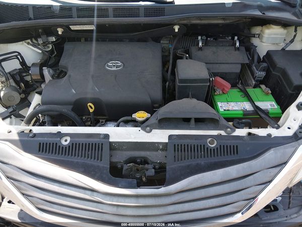 2014 TOYOTA SIENNA XLE V6 8 PASSENGER