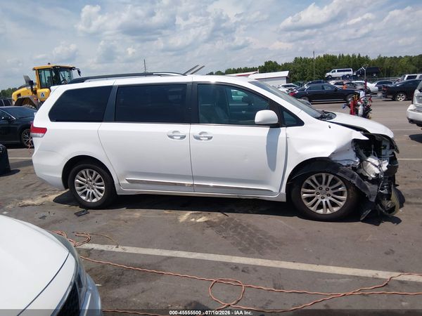 2014 TOYOTA SIENNA XLE V6 8 PASSENGER