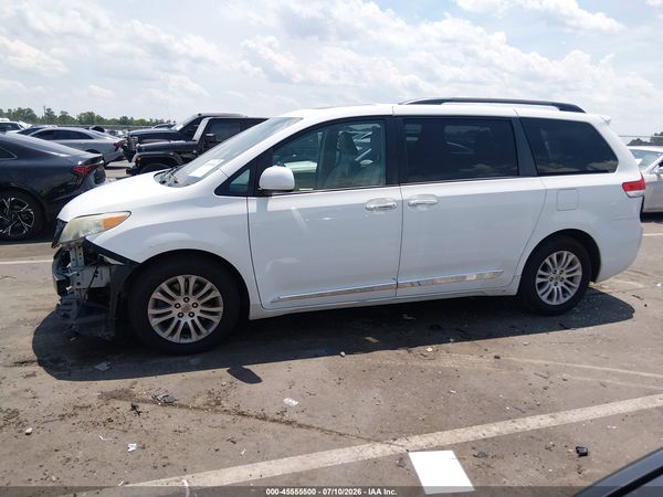 2014 TOYOTA SIENNA XLE V6 8 PASSENGER