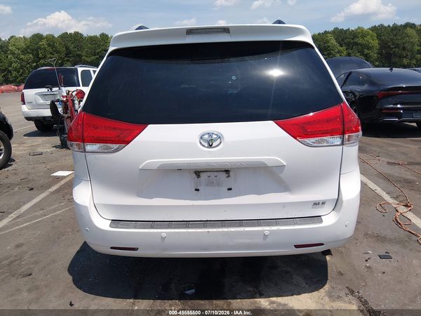 2014 TOYOTA SIENNA XLE V6 8 PASSENGER