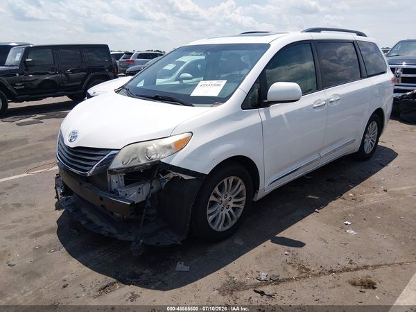 2014 TOYOTA SIENNA XLE V6 8 PASSENGER
