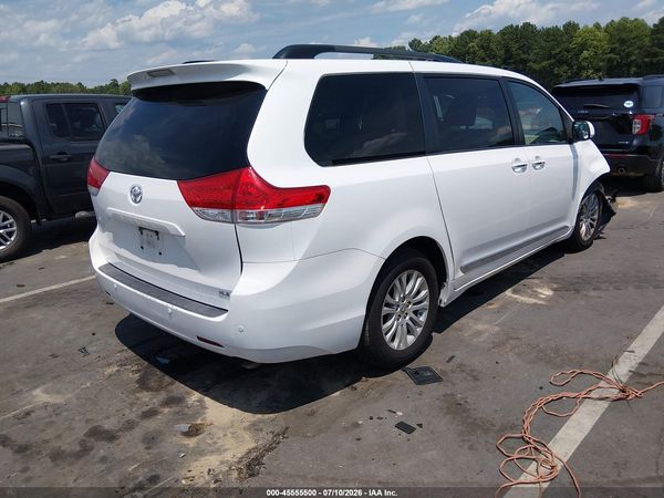 2014 TOYOTA SIENNA XLE V6 8 PASSENGER