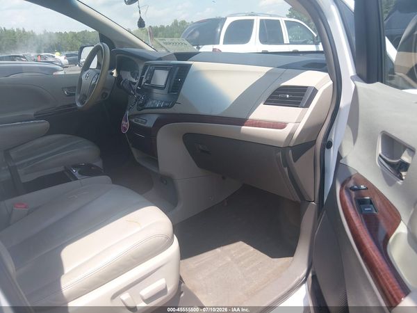 2014 TOYOTA SIENNA XLE V6 8 PASSENGER