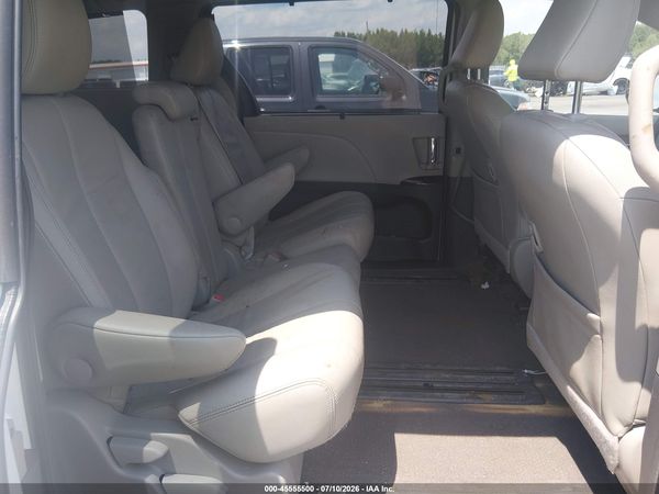 2014 TOYOTA SIENNA XLE V6 8 PASSENGER
