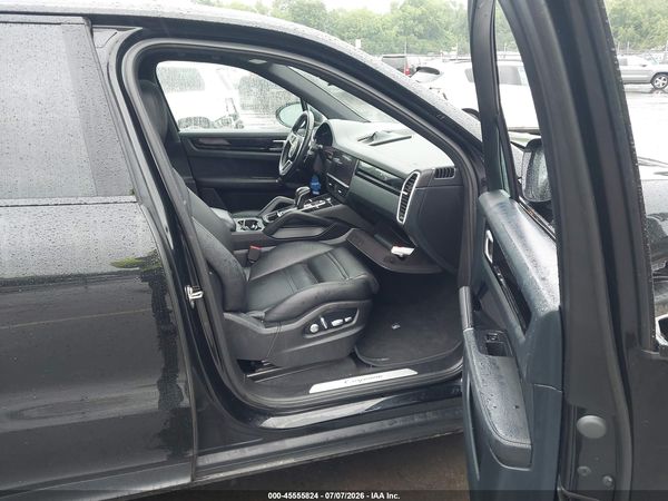 2019 PORSCHE CAYENNE