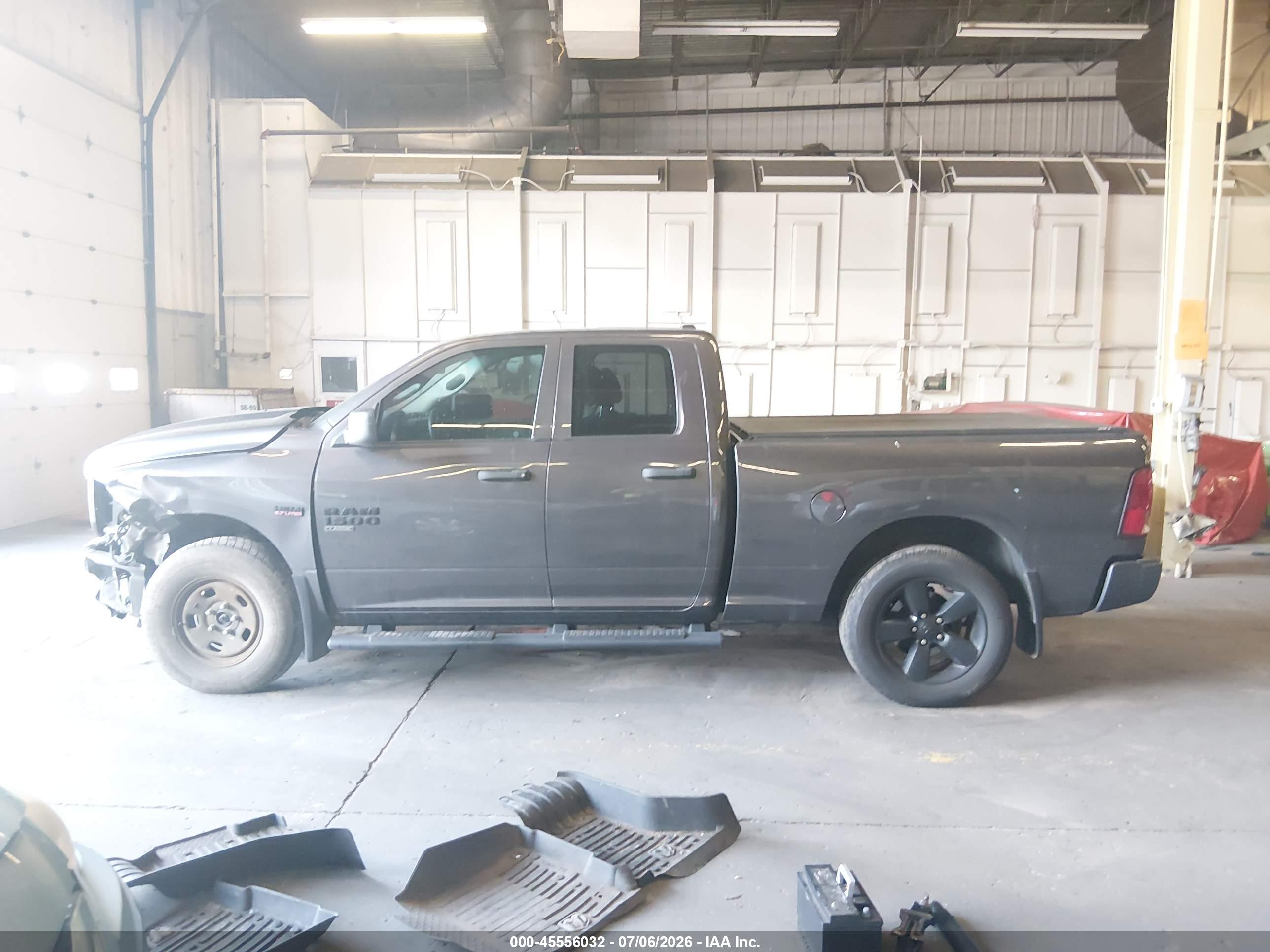 2019 RAM 1500 CLASSIC EXPRESS  4X4 6'4 BOX