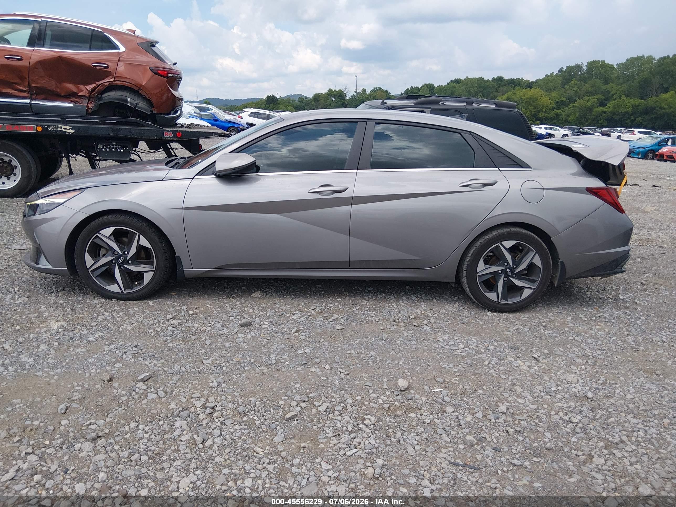 2022 HYUNDAI ELANTRA SEL