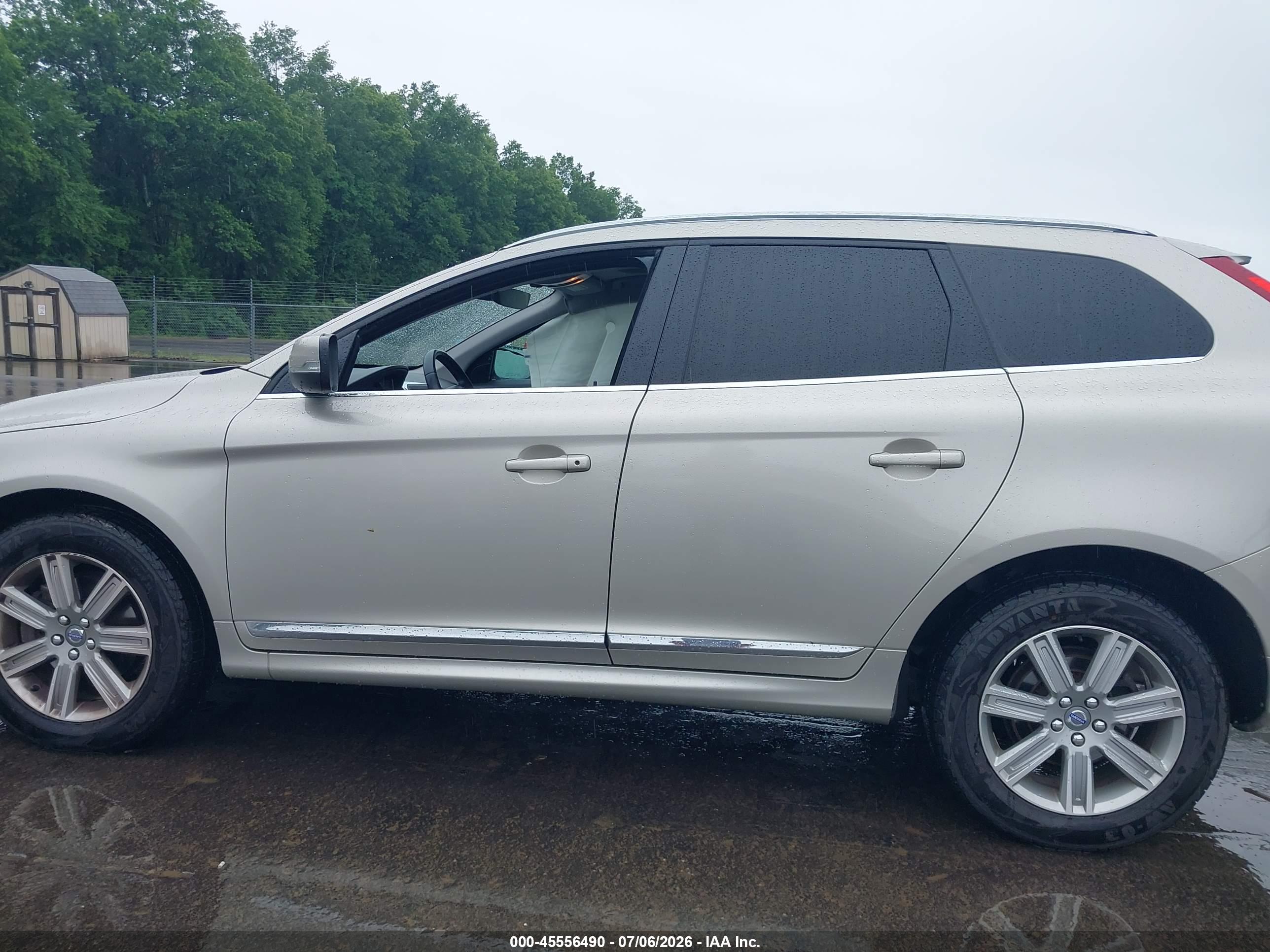 2017 VOLVO XC60 T5 INSCRIPTION