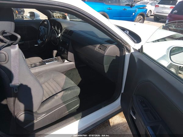 2013 DODGE CHALLENGER SXT