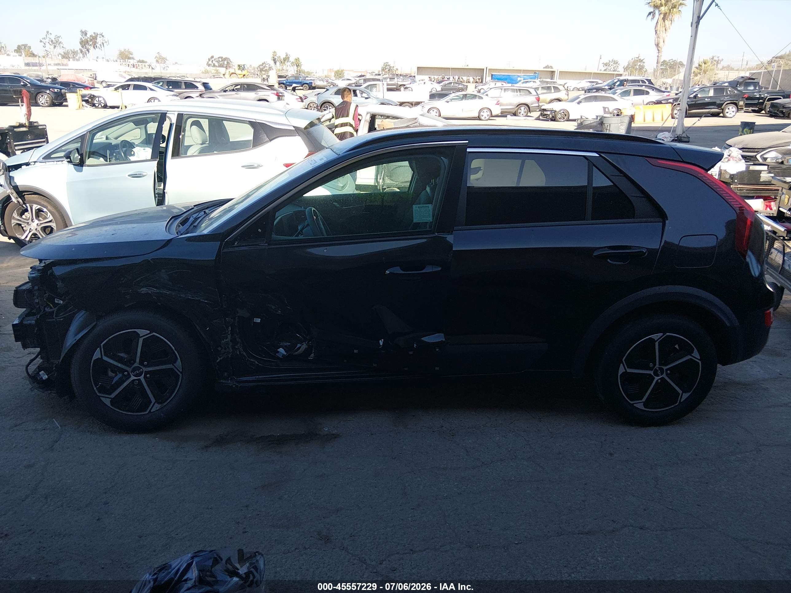 2024 KIA NIRO LX