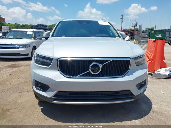 2020 VOLVO XC40 T5 MOMENTUM