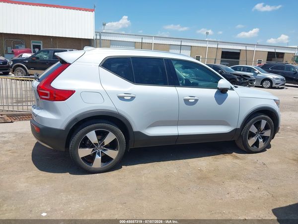 2020 VOLVO XC40 T5 MOMENTUM