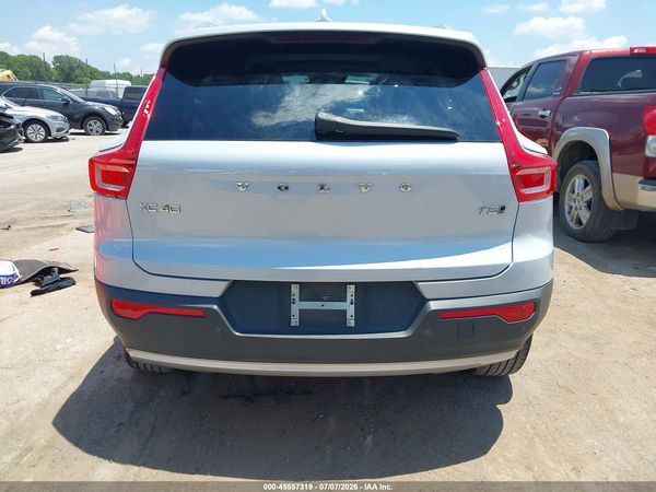 2020 VOLVO XC40 T5 MOMENTUM