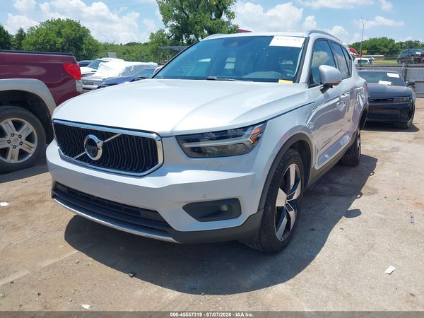 2020 VOLVO XC40 T5 MOMENTUM