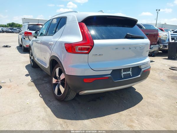 2020 VOLVO XC40 T5 MOMENTUM