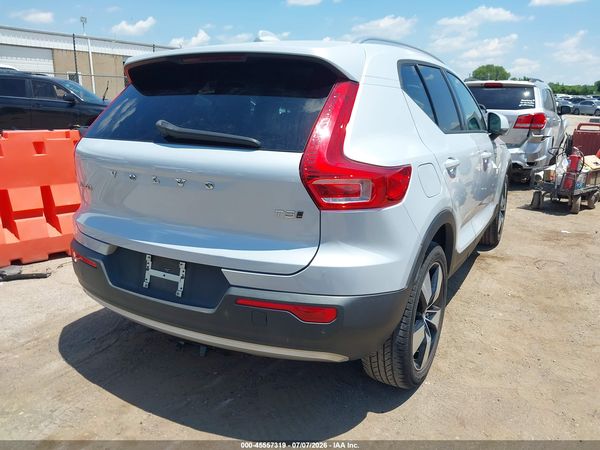 2020 VOLVO XC40 T5 MOMENTUM