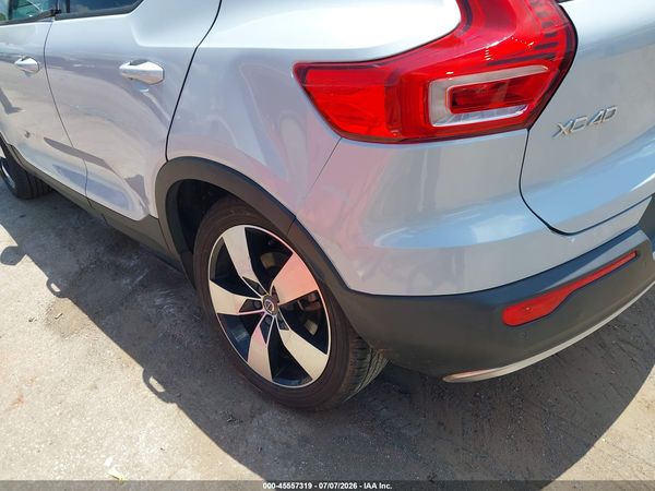 2020 VOLVO XC40 T5 MOMENTUM