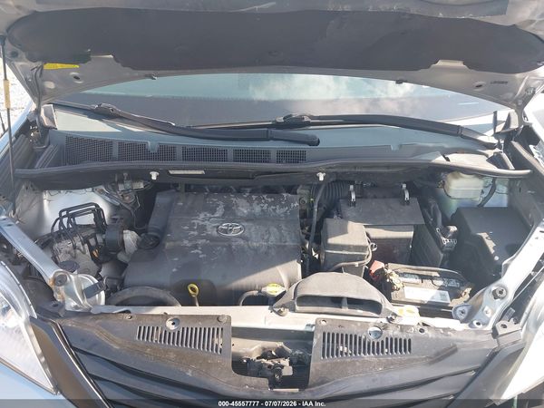2014 TOYOTA SIENNA LE V6 8 PASSENGER
