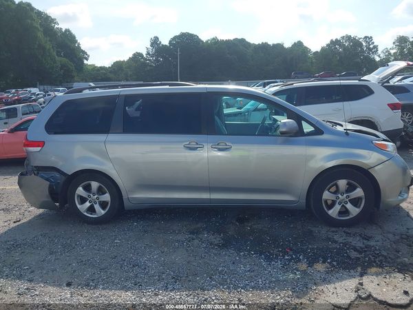 2014 TOYOTA SIENNA LE V6 8 PASSENGER