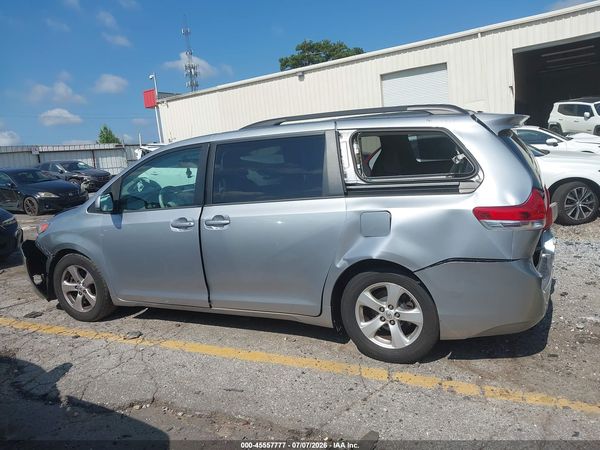 2014 TOYOTA SIENNA LE V6 8 PASSENGER