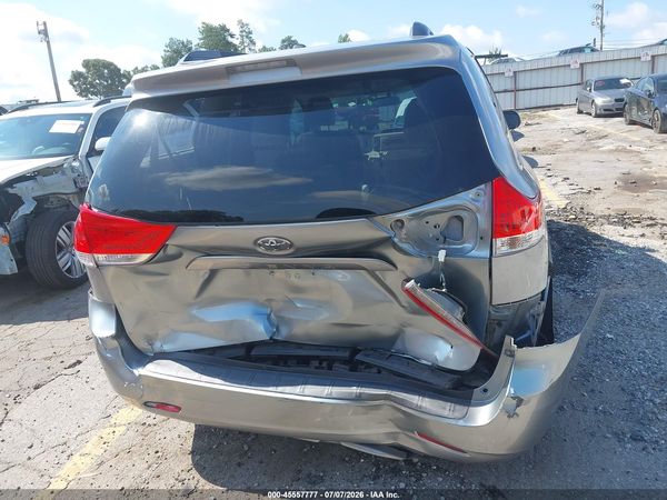 2014 TOYOTA SIENNA LE V6 8 PASSENGER