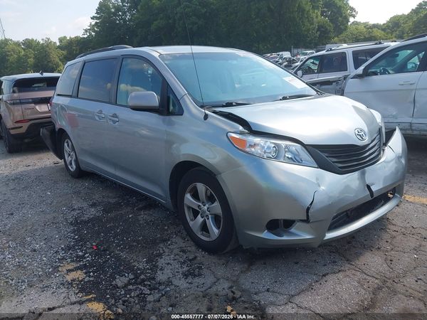 2014 TOYOTA SIENNA LE V6 8 PASSENGER